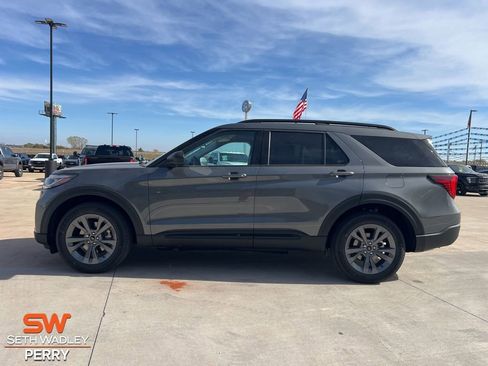New 2026 Ford Explorer Active w/ Active Comfort Package image 8