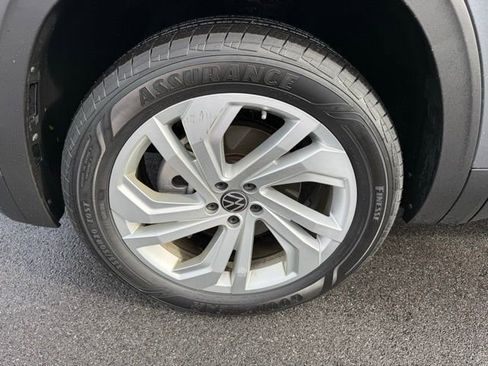 Used 2022 Volkswagen Atlas SE image 32