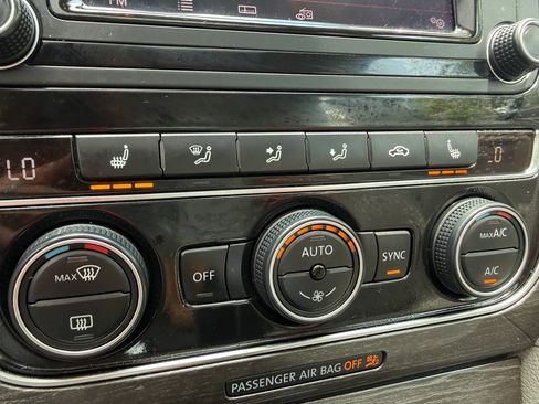 Used 2016 Volkswagen Passat 3.6 SEL Premium FWD image 30