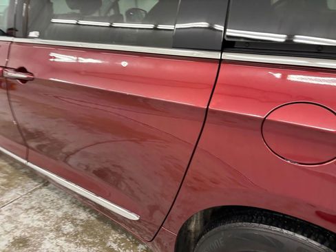 Used 2018 Chrysler Pacifica Limited FWD image 21