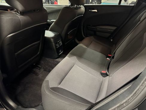 Used 2017 Dodge Charger SXT w/ Blacktop Package image 15