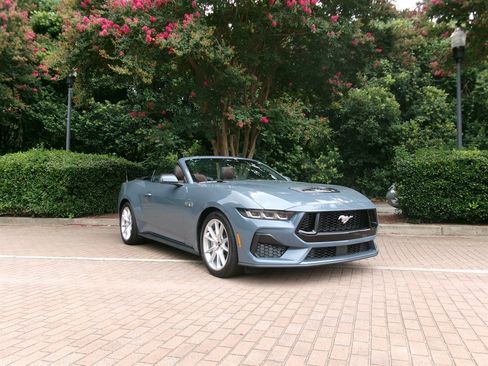 Used 2025 Ford Mustang GT Premium RWD image 4