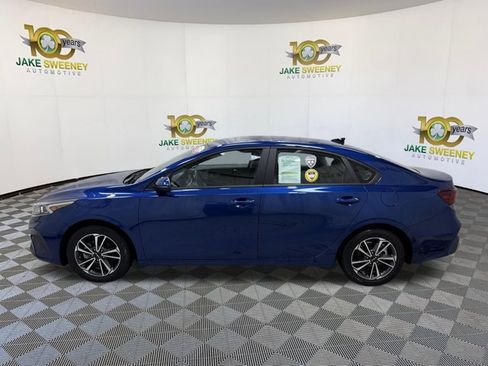 Used 2023 Kia Forte LXS w/ LXS Technology Package FWD image 6