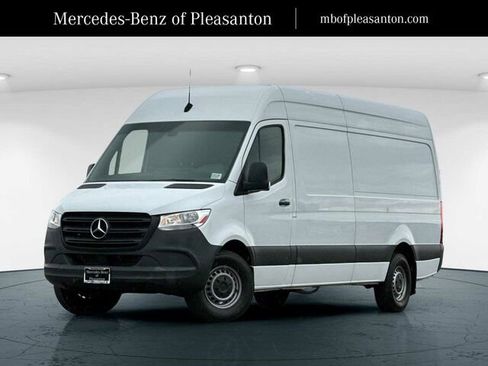 Used 2021 Mercedes-Benz Sprinter 2500 image 1