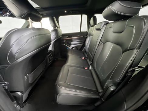 Used 2022 Jeep Grand Cherokee Overland AWD/4WD image 26