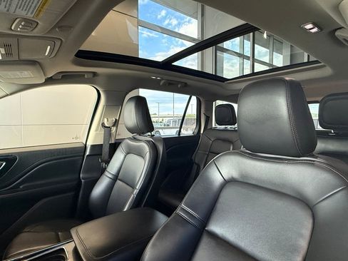 Used 2022 Lincoln Aviator AWD w/ Premium Package image 20