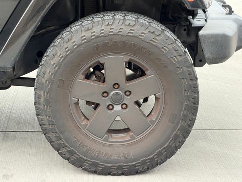 Used 2017 Jeep Wrangler Unlimited Sahara w/ Connectivity Group image 6