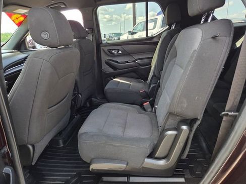 Used 2023 Chevrolet Traverse LT FWD image 6