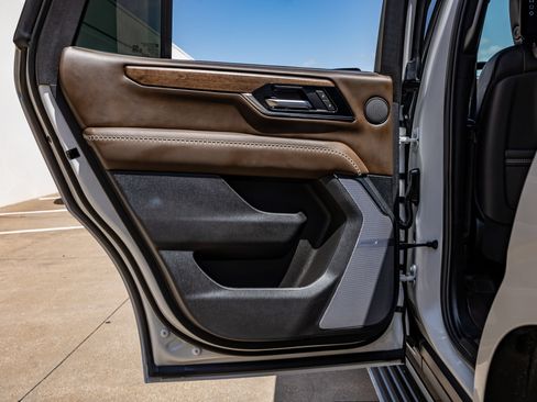 Used 2025 GMC Yukon Denali Ultimate AWD/4WD image 41