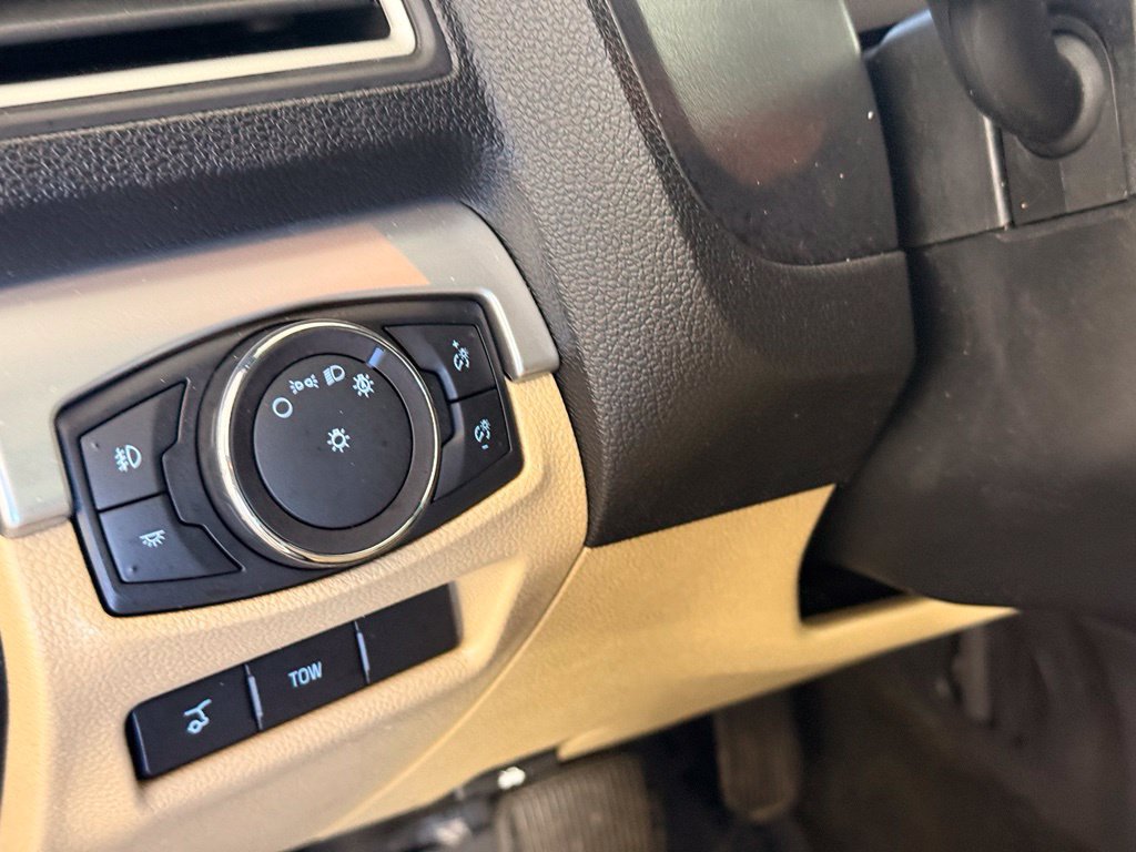 Used 2017 Ford Explorer XLT w/ Equipment Group 202A AWD/4WD image 28