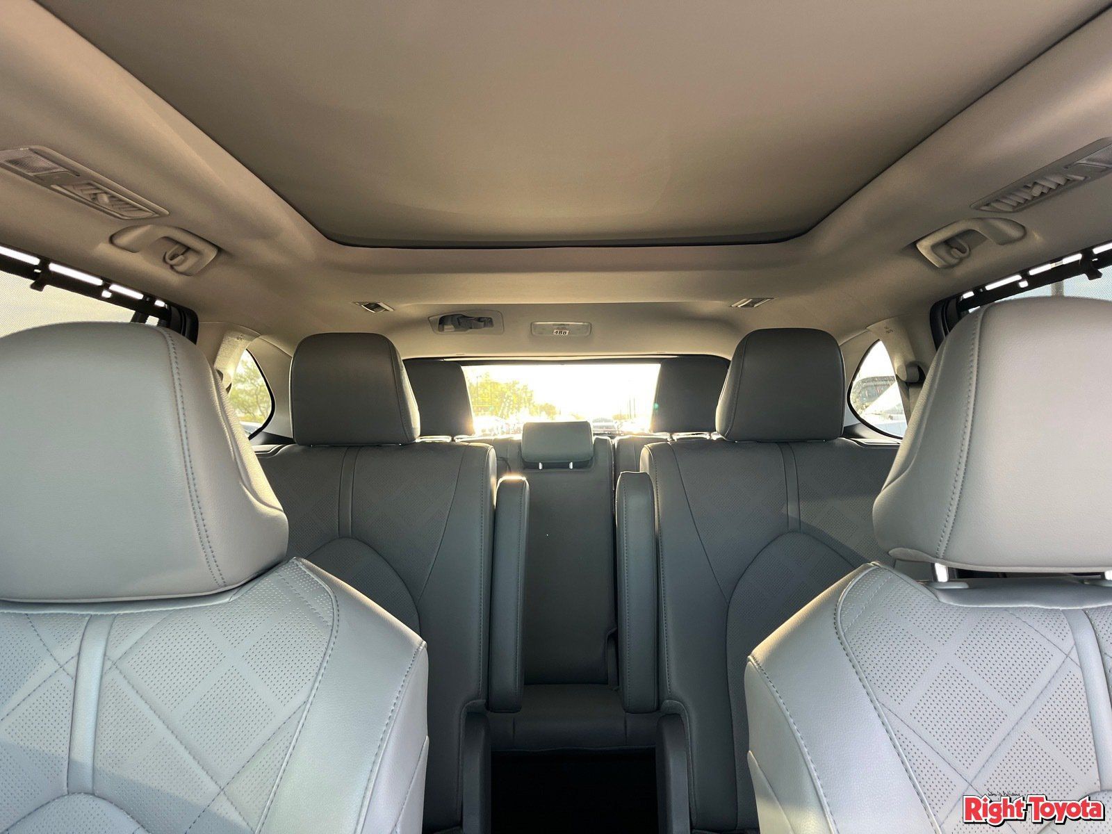 Used 2024 Toyota Highlander Platinum AWD/4WD image 31