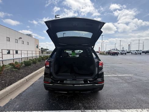 Used 2022 Chevrolet Equinox RS w/ RS Leather Package AWD/4WD image 16