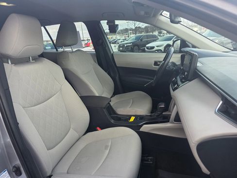 Used 2022 Toyota Corolla Cross LE image 8