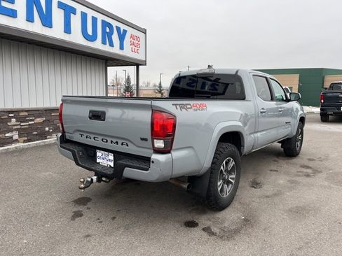 Used 2019 Toyota Tacoma TRD Sport w/ Technology Package image 17