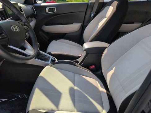 Used 2025 Hyundai Venue SEL FWD image 24
