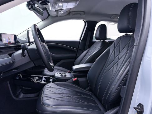 Used 2024 Ford Mustang Mach-E Select w/ Comfort Package Lite RWD image 18