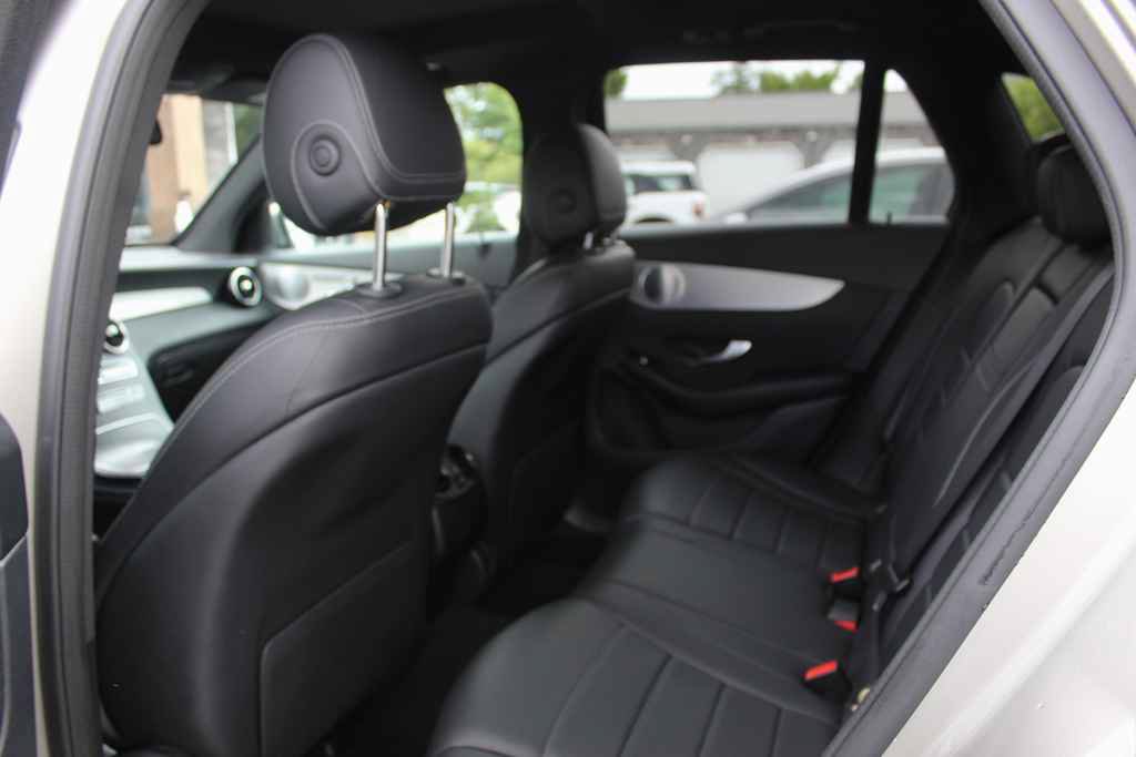 Used 2019 Mercedes-Benz GLC 300 4MATIC image 25