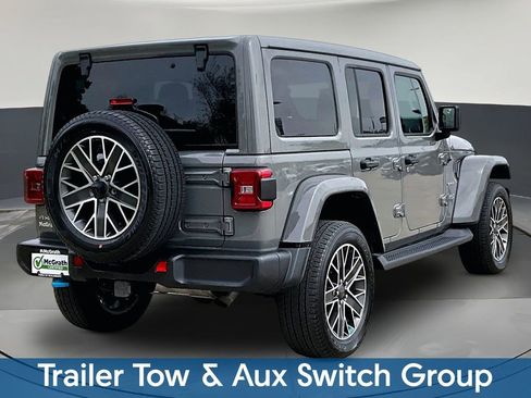 Used 2023 Jeep Wrangler Unlimited Sahara w/ Cold Weather Group AWD/4WD image 7