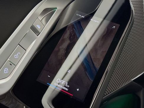 Used 2025 BMW 760i xDrive image 33