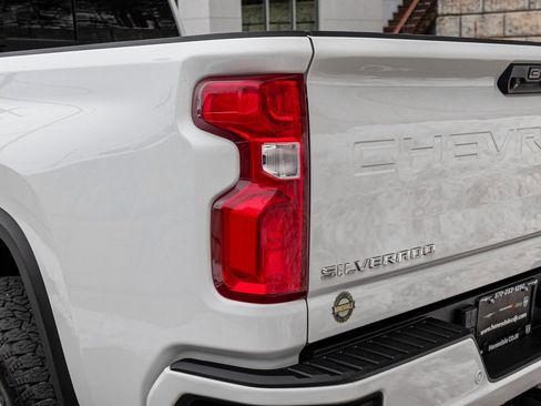 Used 2023 Chevrolet Silverado 2500 High Country image 37