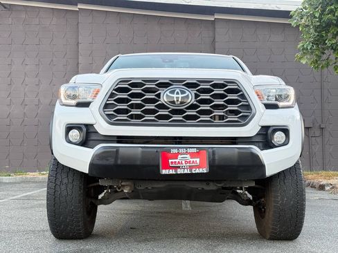 Used 2020 Toyota Tacoma TRD Off-Road AWD/4WD image 3