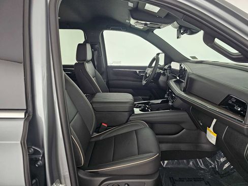 New 2025 Chevrolet Suburban Premier image 10