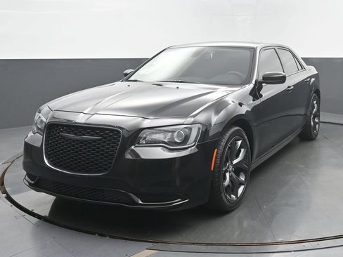 Used 2022 Chrysler 300 Touring w/ Sport Appearance Package RWD image 2