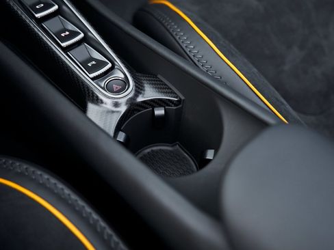 Used 2025 McLaren Artura Spider image 62