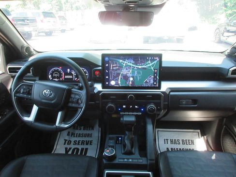Used 2025 Toyota 4Runner TRD Off-Road Premium AWD/4WD image 17