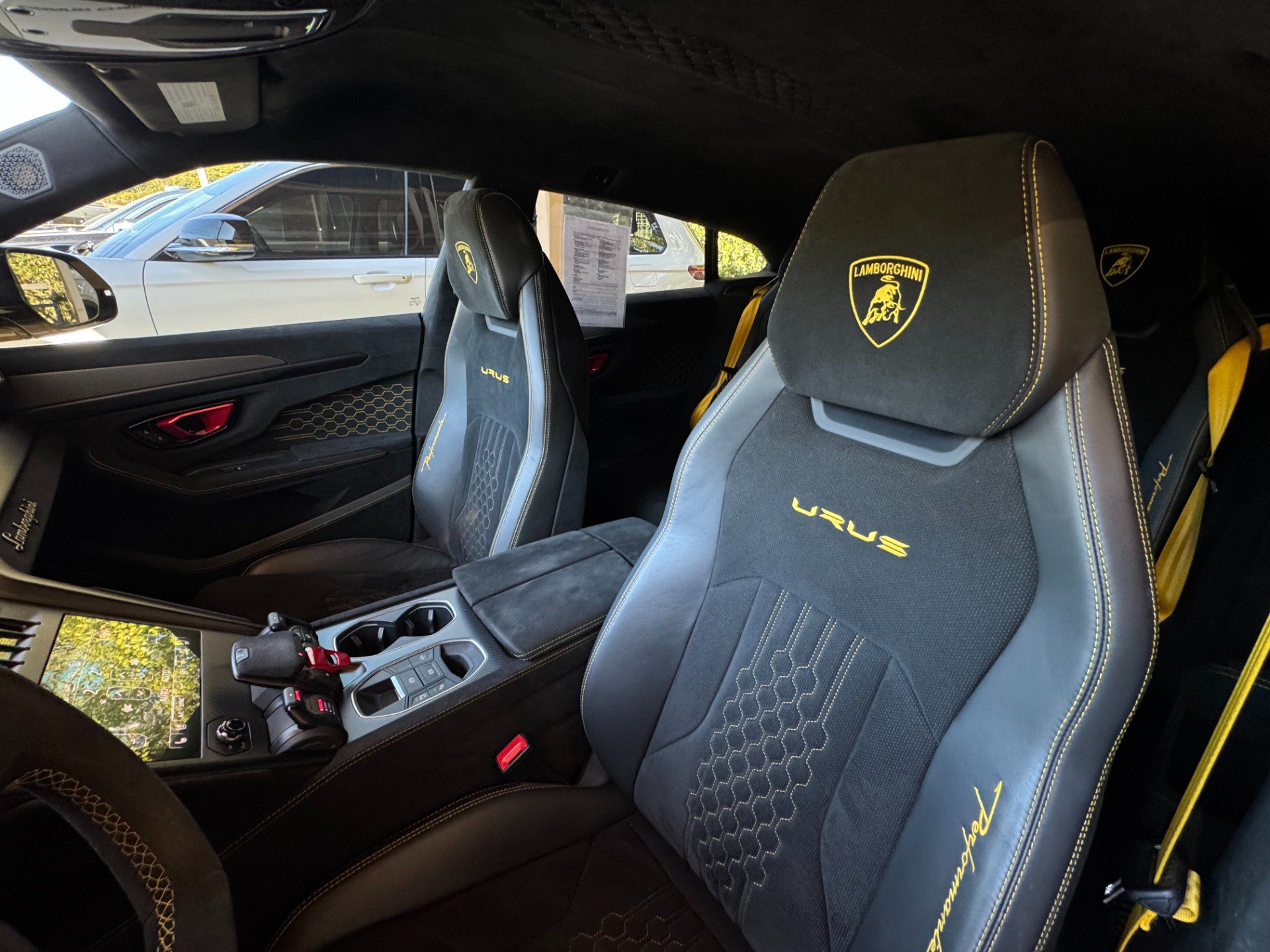 Used 2023 Lamborghini Urus Performante AWD/4WD image 11