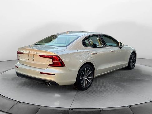 Used 2021 Volvo S60 T5 Momentum image 4