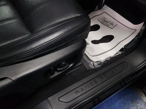 Used 2020 Land Rover Range Rover Evoque SE image 15