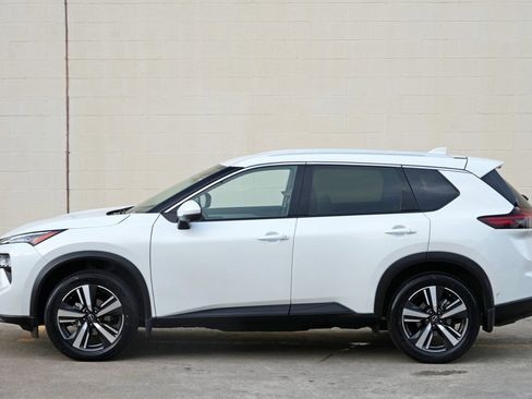 Used 2025 Nissan Rogue SL FWD image 45