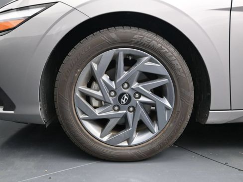 Used 2024 Hyundai Elantra SEL FWD image 12