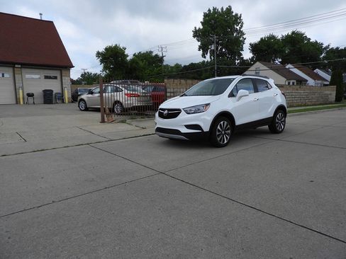 Used 2021 Buick Encore Preferred AWD/4WD image 5