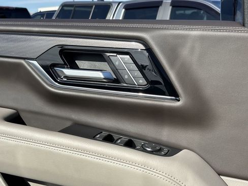 Used 2025 GMC Yukon Elevation image 23