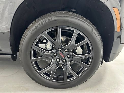 Used 2025 GMC Yukon XL Denali w/ Sun & Power Step Package image 60