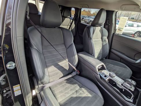 Used 2025 Mitsubishi Outlander SE image 29