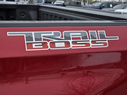 Used 2024 Chevrolet Silverado 1500 LT Trail Boss w/ LT Trail Boss Premium Package AWD/4WD image 13