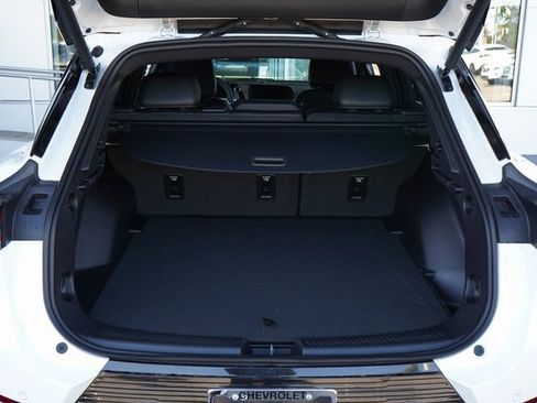 New 2025 Chevrolet Equinox EV LT image 8