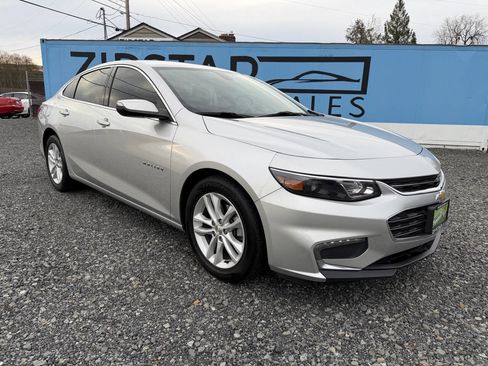 Used 2017 Chevrolet Malibu LT image 1