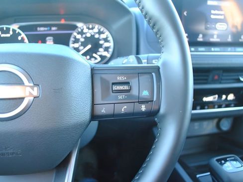 Used 2025 Nissan Rogue SV image 21