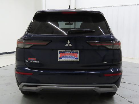 New 2025 Mitsubishi Outlander SE image 4