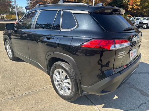 Certified 2025 Toyota Corolla Cross LE image 3