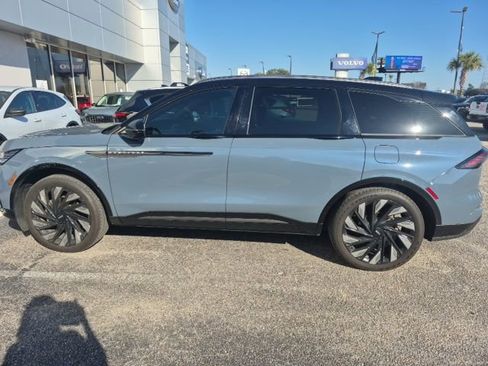 Used 2025 Lincoln Nautilus Reserve image 6