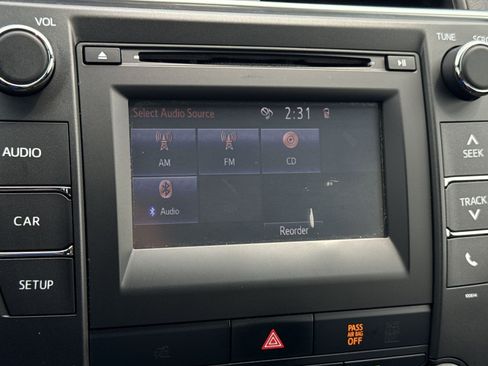 Used 2017 Toyota Camry XLE FWD image 17