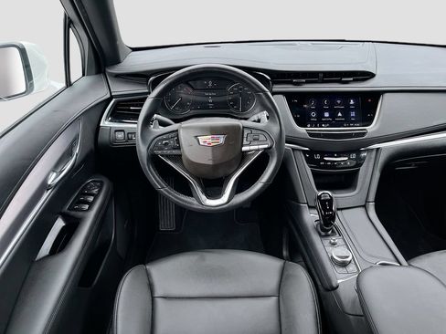 Used 2025 Cadillac XT6 Luxury FWD image 23