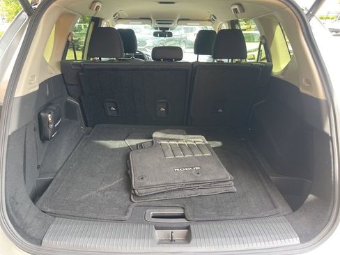 Used 2024 Nissan Rogue SV image 16