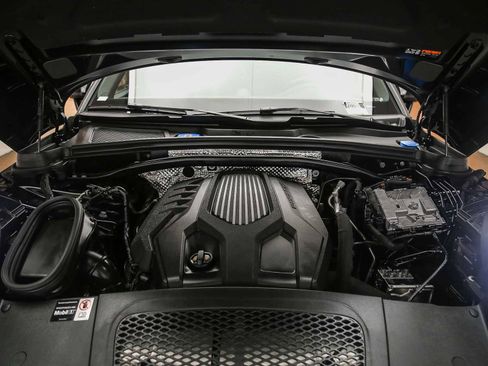 Certified 2026 Porsche Macan AWD/4WD image 31