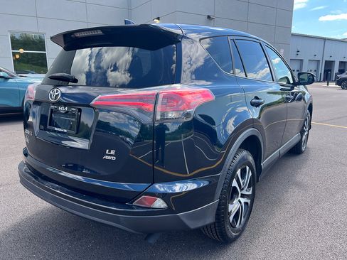 Used 2018 Toyota RAV4 LE AWD/4WD image 6